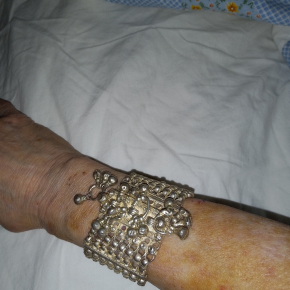 Rajasthan Heavy 4.5+ oz 1960s Indian Sterling Silver Bell Bracelet - Picture 2 of 7